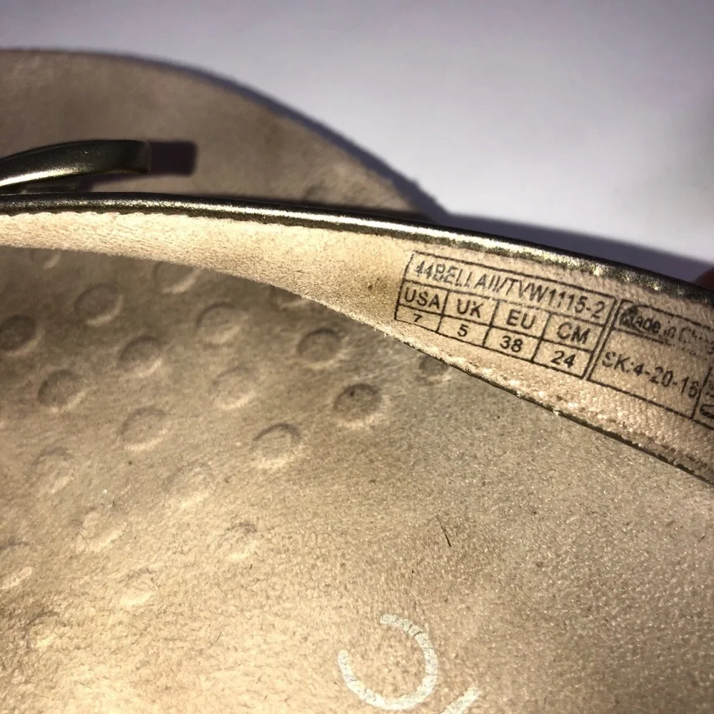 𝅺Vionic Bella toe gold sandals flip flops 7